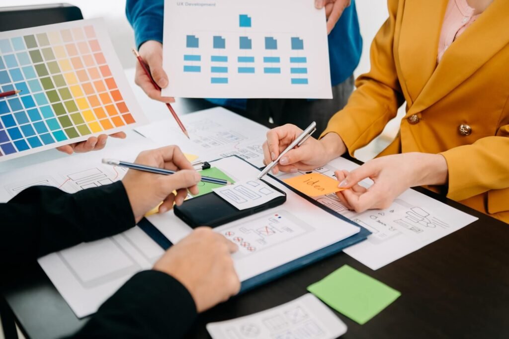 close up view of ui developer team brainstorming o eugewsu.jpg